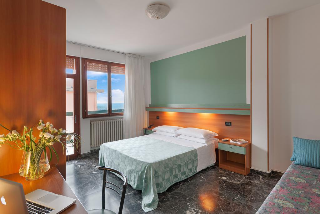 Hotel Europeo Сотомарина Екстериор снимка